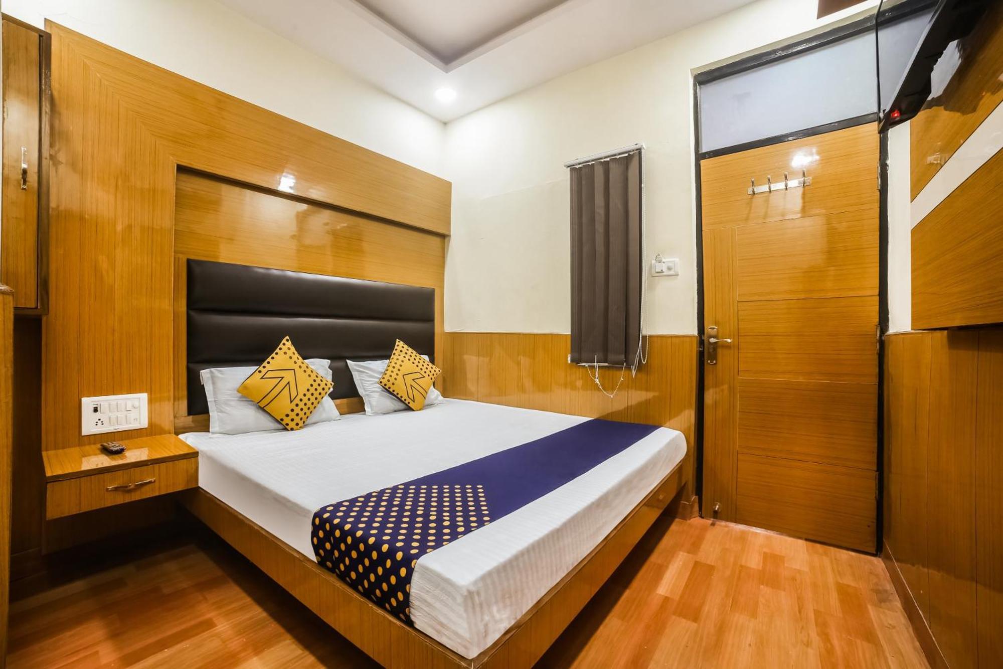 SPOT ON 61091 Hotel Silver Palace Dx Neu-Delhi Exterior foto